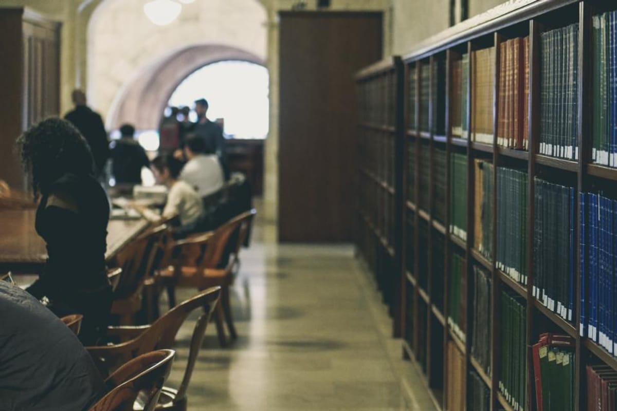 Biblioteca de la academia