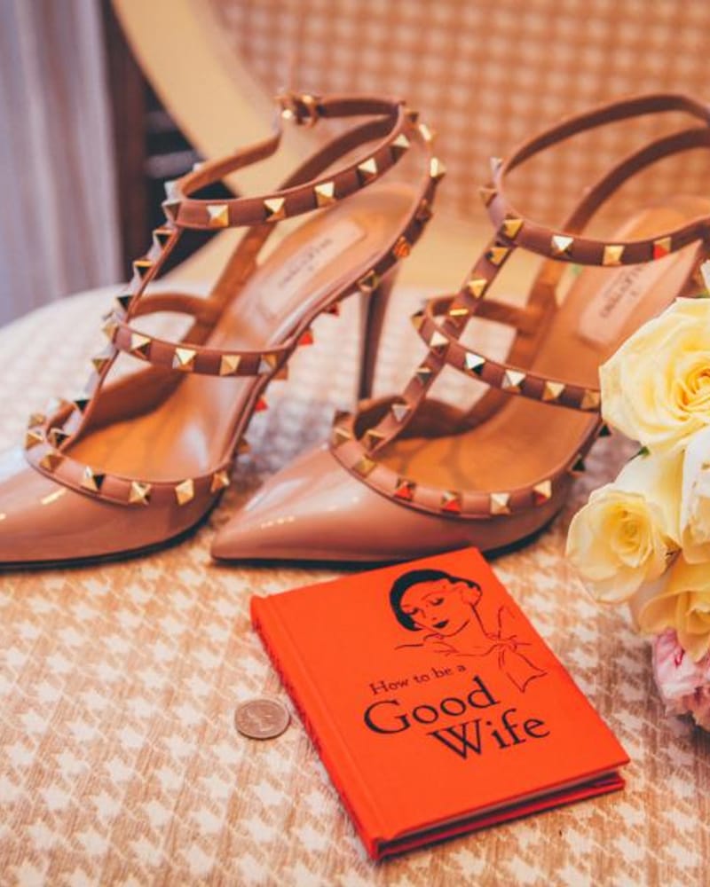 Tacones color terracota con tachas