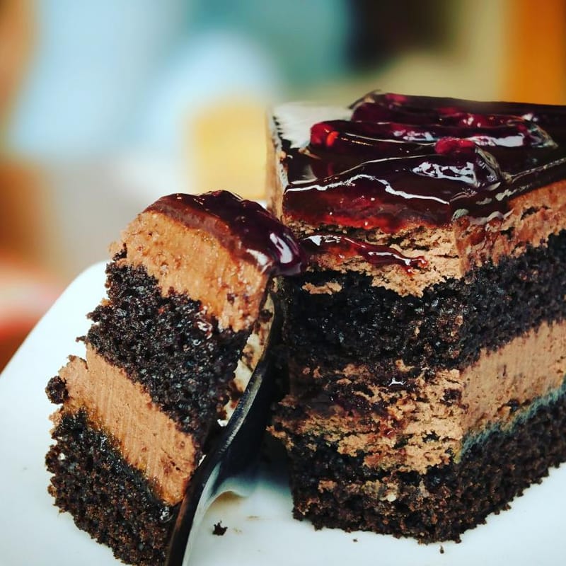 Rebanada de pastel de chocolate