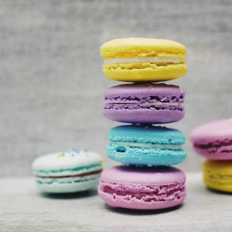 Macarons de colores apilados