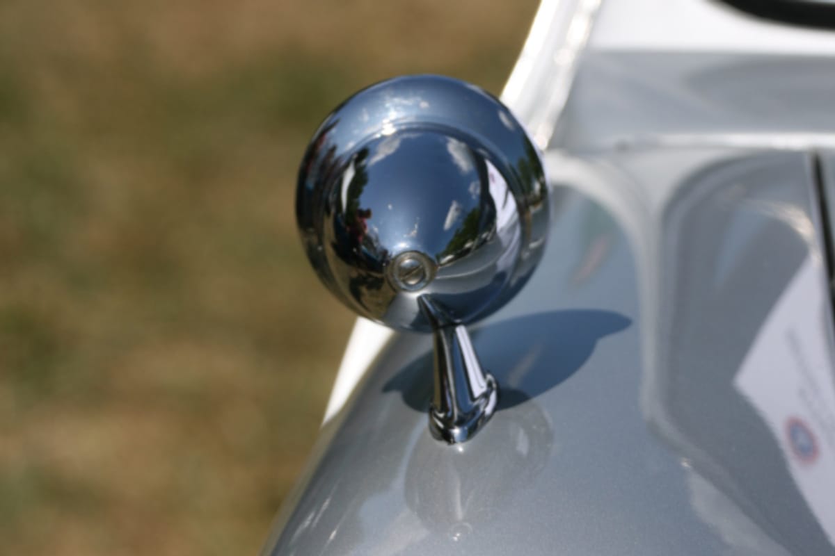 Detalle de un auto en revisión